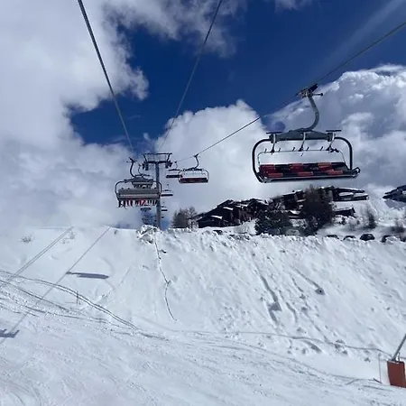 Superbe Au Pied Des Oeufs