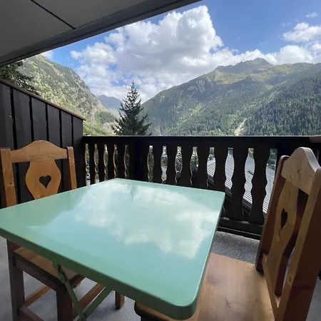 Superbe Au Pied Des Oeufs *