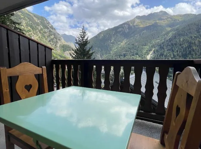 Superbe Au Pied Des Oeufs *